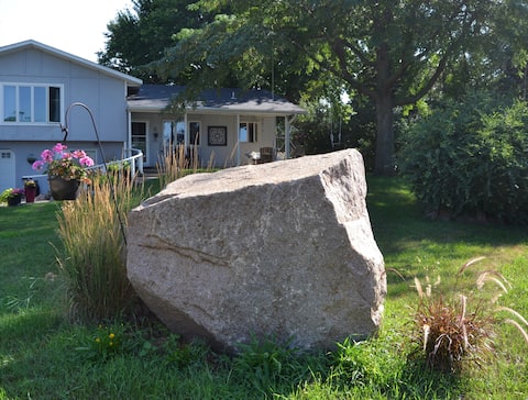 Prairie Rock Suite Sioux Center IA
NO cleaning fee