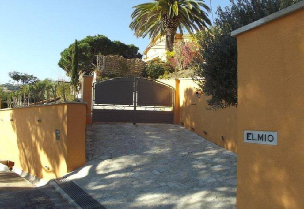 Entrée de la propriété - villa Elmio