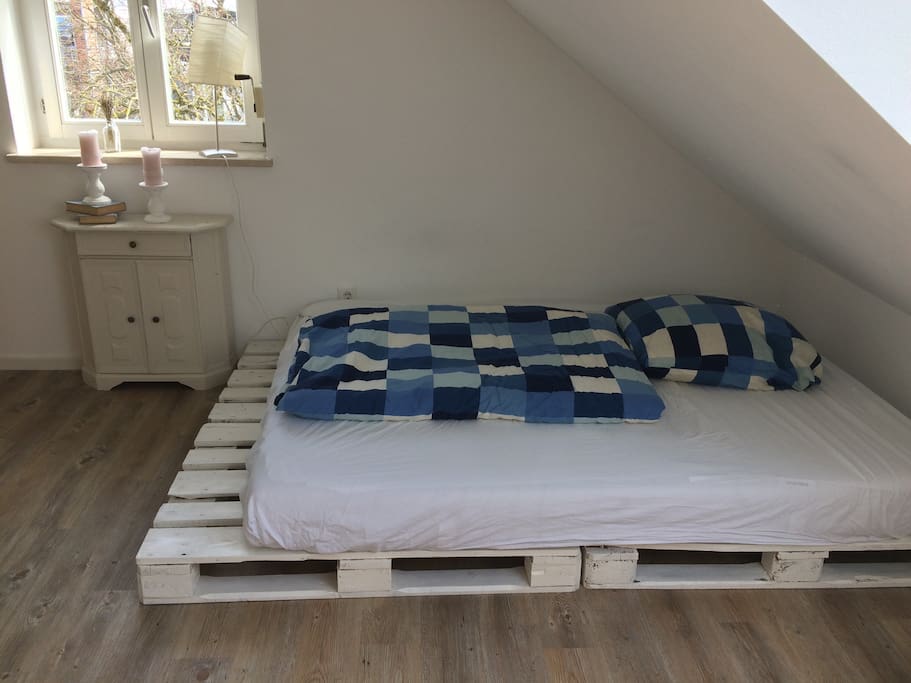 Privates Zimmer (180x200 Matratze)