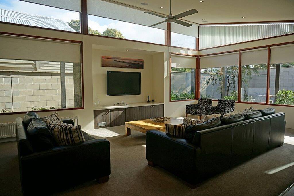 The downstairs living area has flat screen TV, foxtel, blueray, stereo and surround sound.