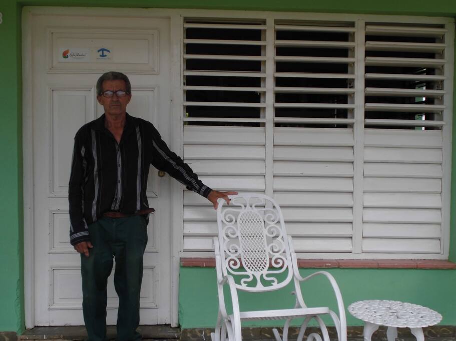 Portada de la Casa Los Negrines