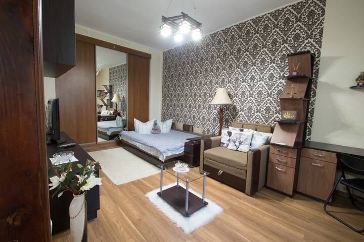 Cozy Apartment near Derybasivska