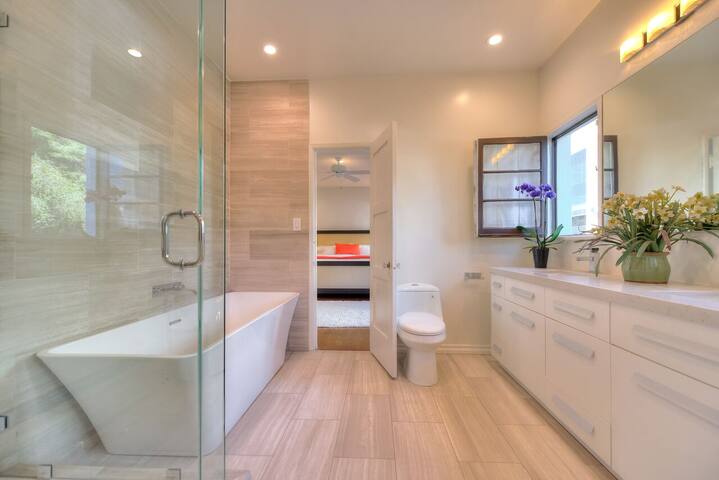 3000 SqFt!3 King bds! 10% OFF!3 minutes to RodeoDr gallery image 5