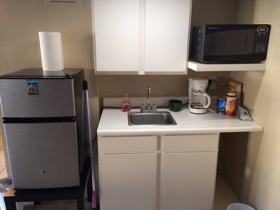 Kitchen area, complimentary coffee.