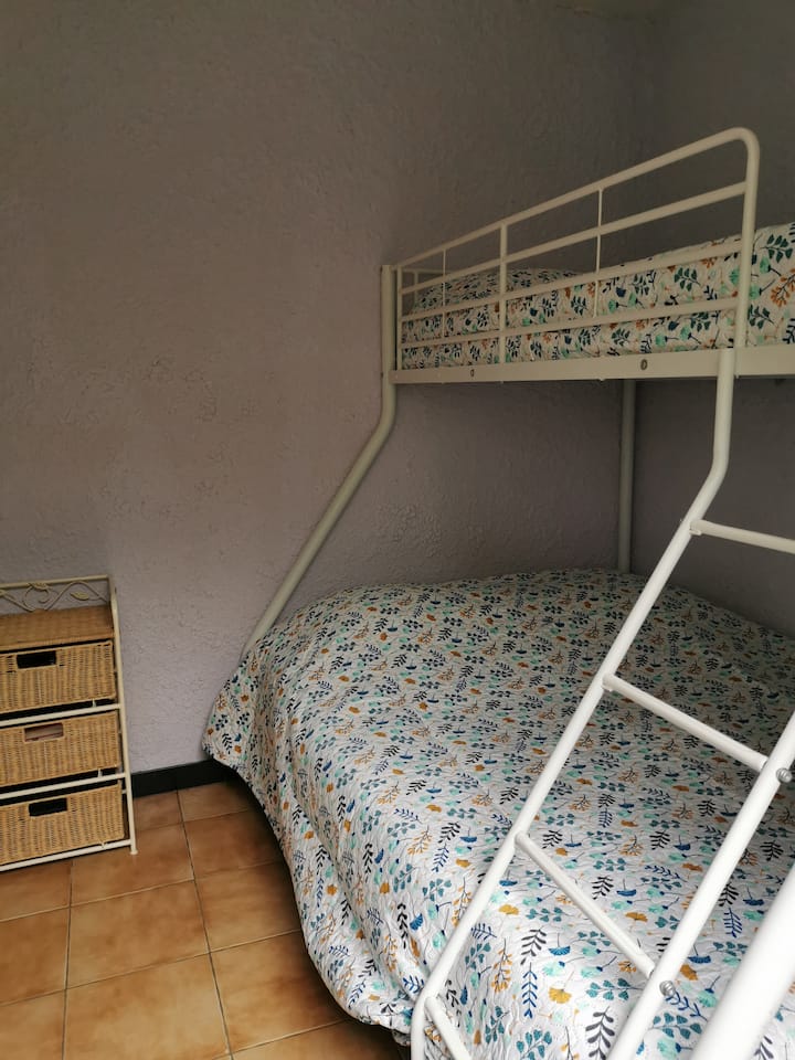 Спалня 2 -  легло 140 + мецанин легло 90