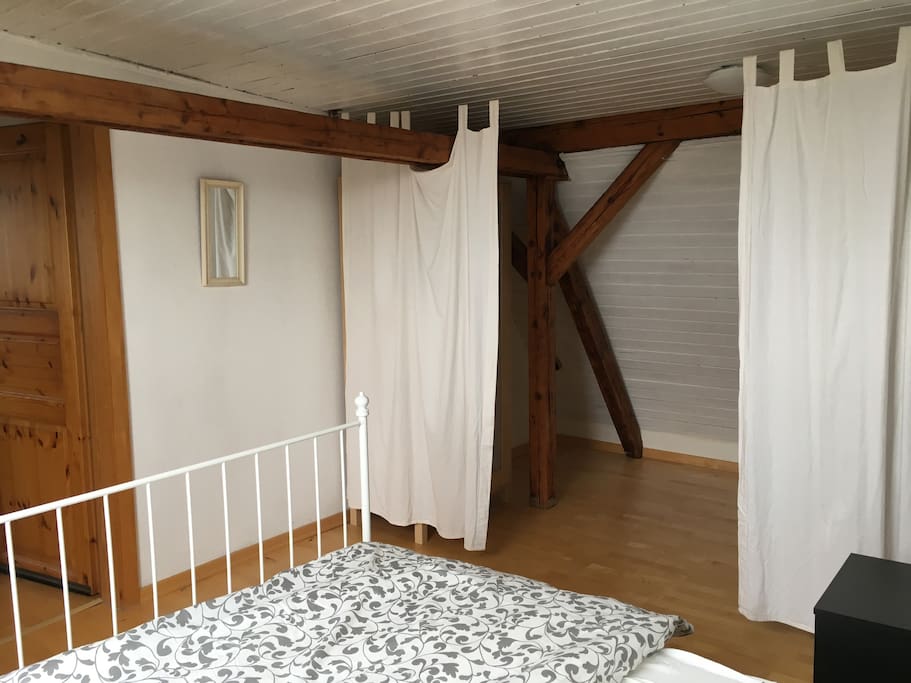 Schlafzimmer mit abrennbarem Kleiderschrank