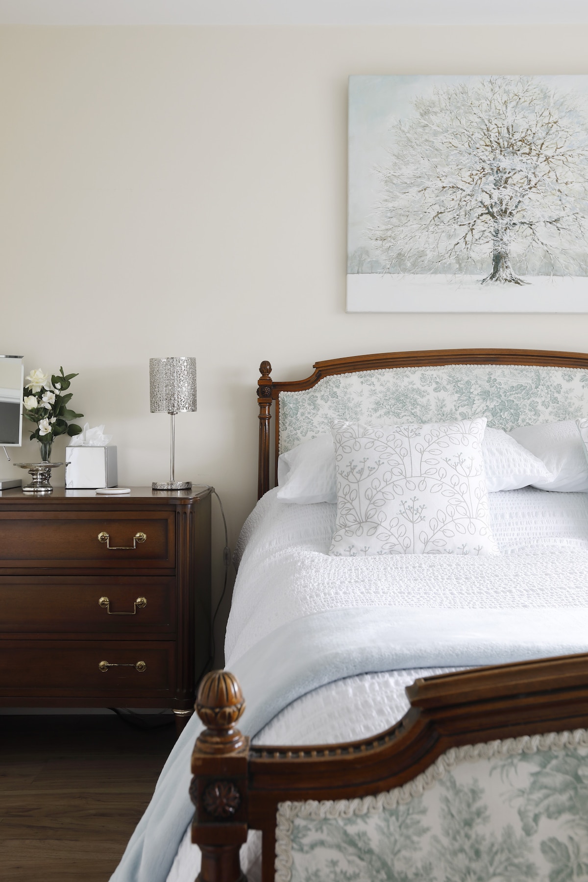 Спалня две с двойно легло и малък самостоятелен санитарен възел