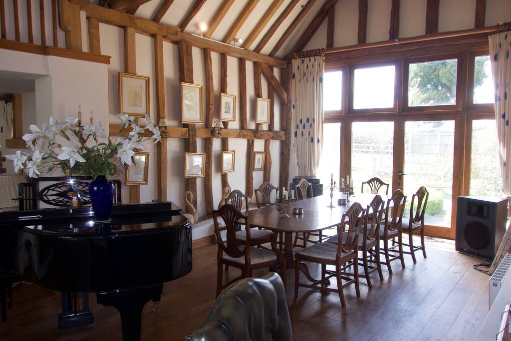 Peter, a real foodie, can produce a hearty breakfast and a delicious home cooked dinner for you at an extra cost, if you let us know prior to arrival.