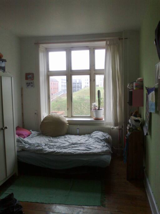 teenage room with 1,5 bed