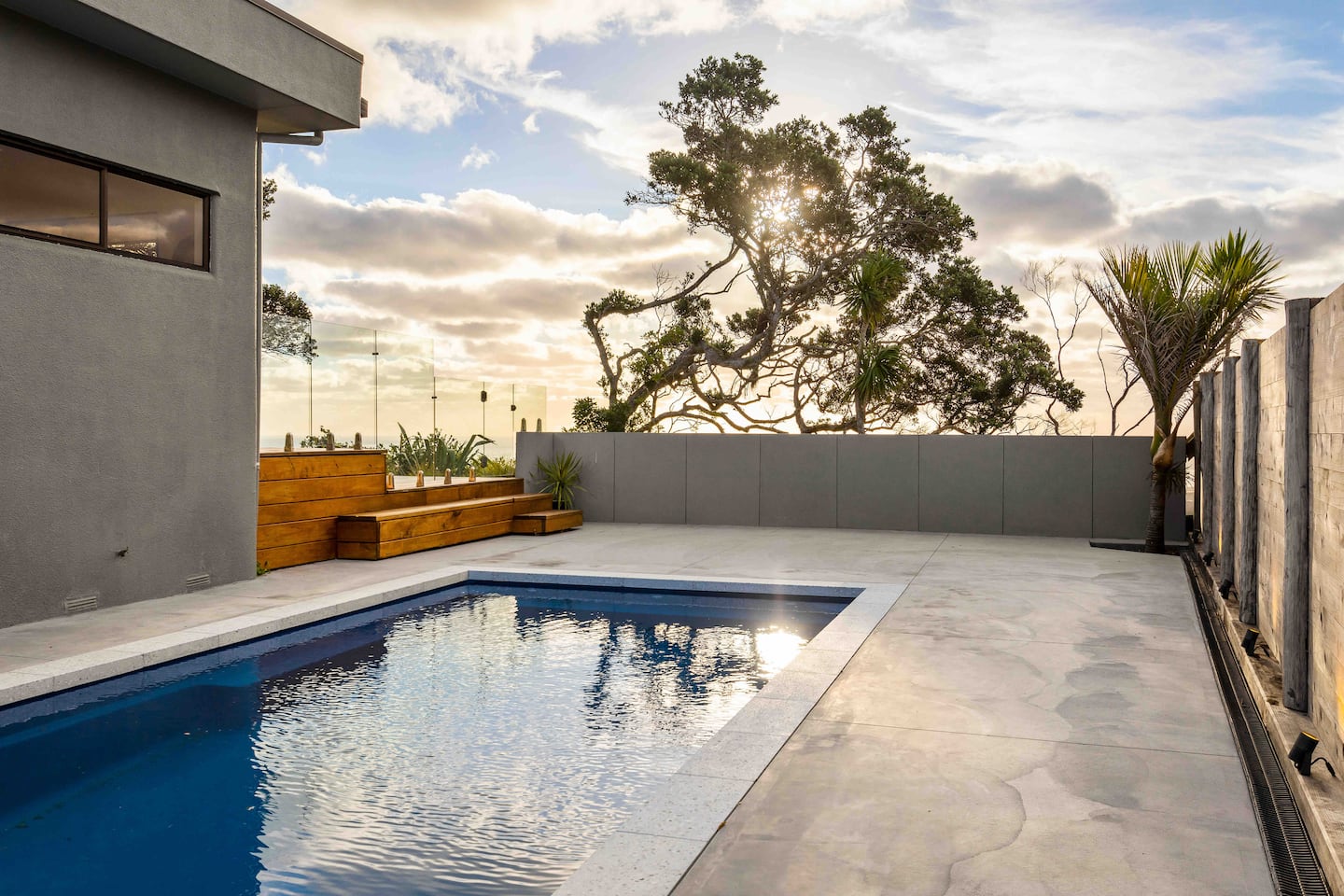 Muriwai Beach House/ Clifftop/ Heated Pool 4