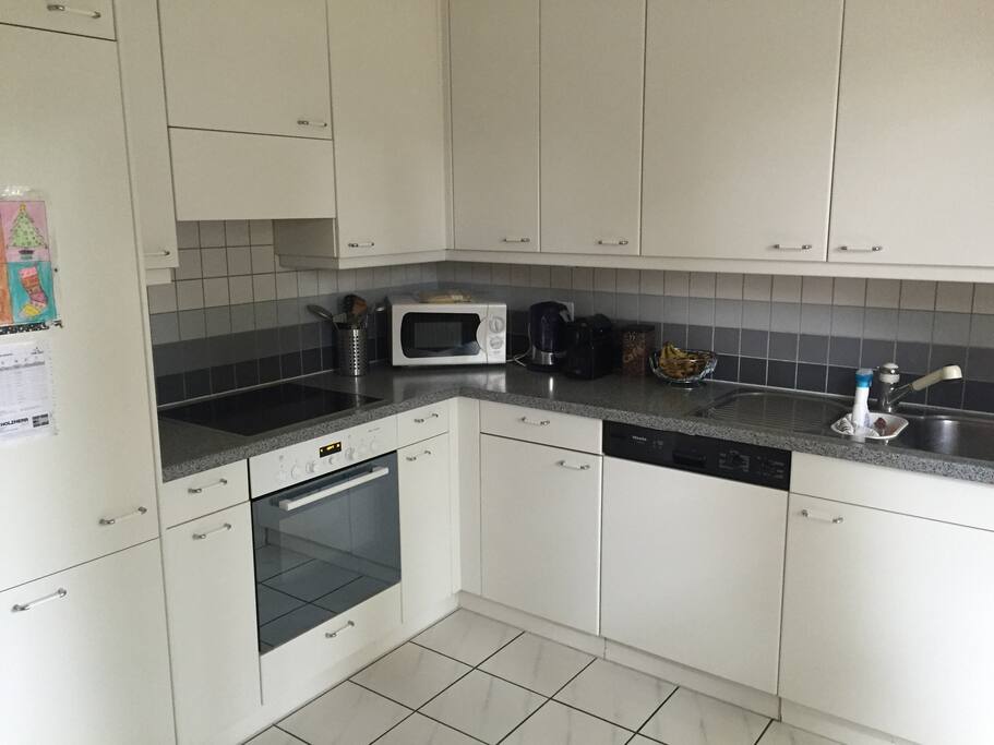 Bright spacious fully equipt kitchen