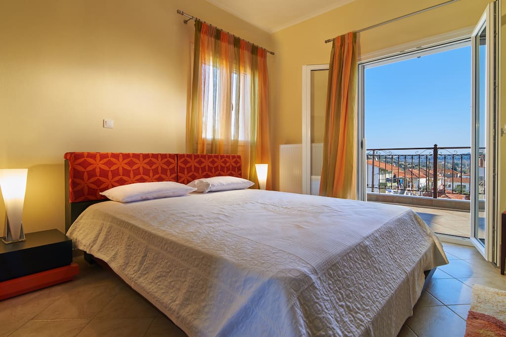 Bedroom with Queen Bed , private bathroom, tv set, big balcony with view and extra window. Big private closet with
big storage .