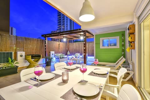 Lovely 1 bedroom sleeps 4, close to sandy beaches