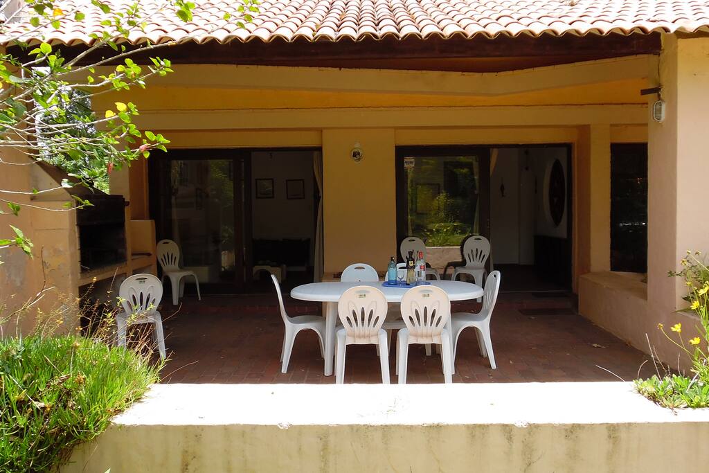 agradable terraza para parrillas o comidas tranquilas en linda vista