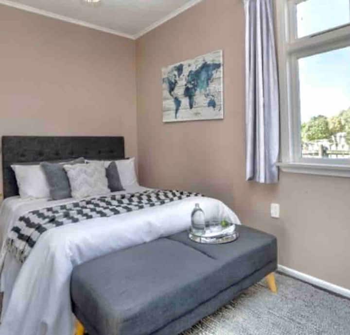 Top 10 Airbnb Vacation Rentals In Featherston, New Zealand Trip101