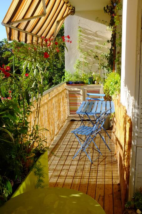 Balcon très agréable pour un café ou plus selon la saison