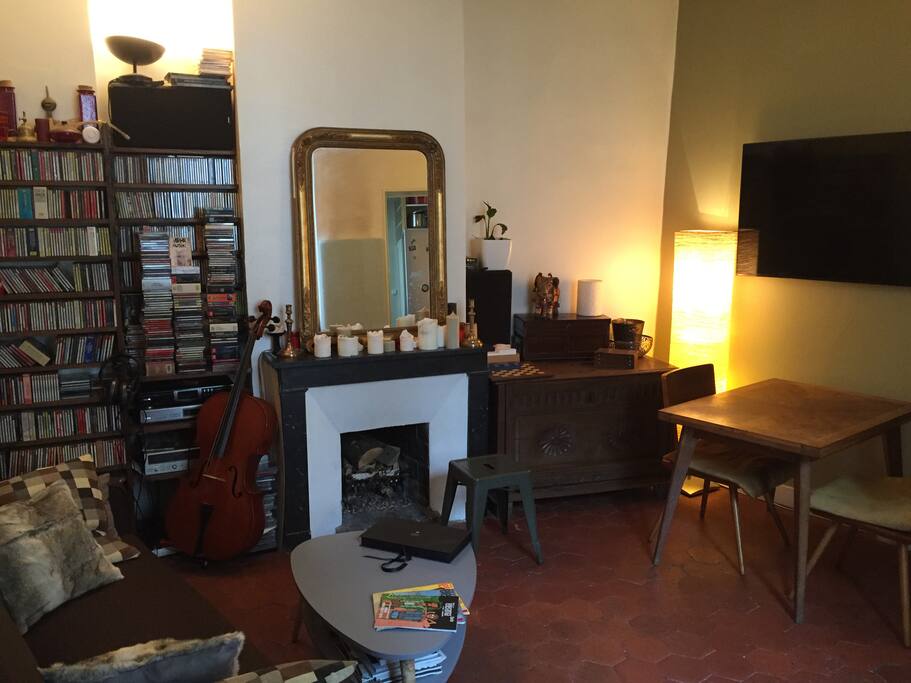 Living room, with a large flat screen