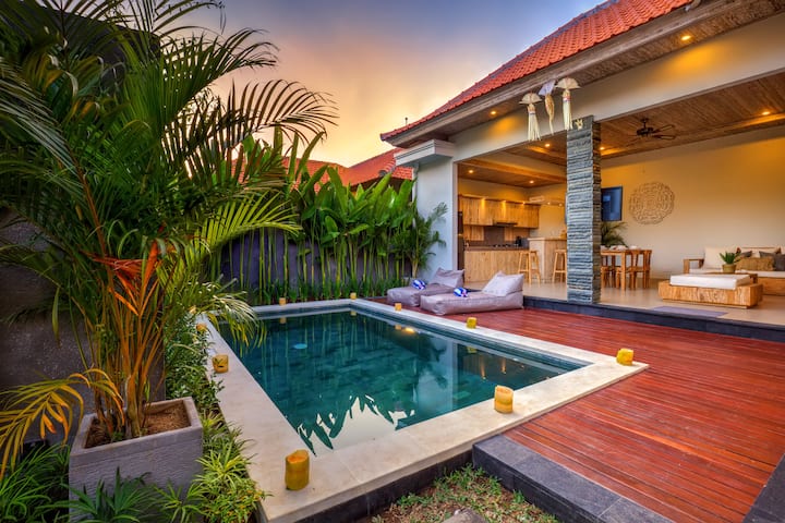 Luxury 2BR Villa in Canggu - close to the  beach!