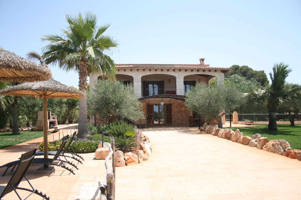 Vista frontal de la casa