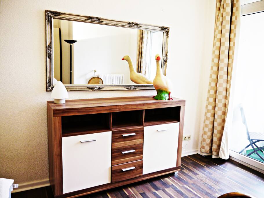 sideboard mit leuchtgans