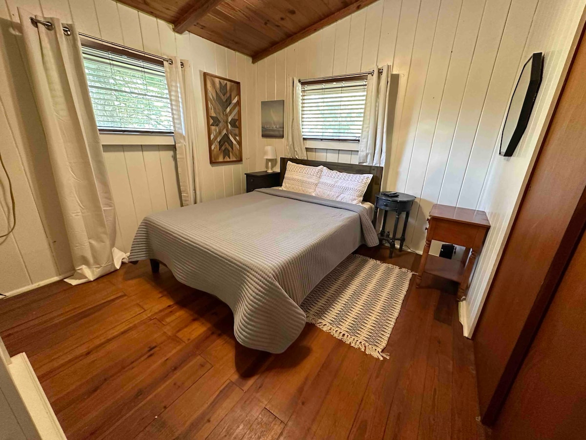 Hiki ndicho chumba kikubwa zaidi kilicho na kitanda cha MALKIA, meko na runinga