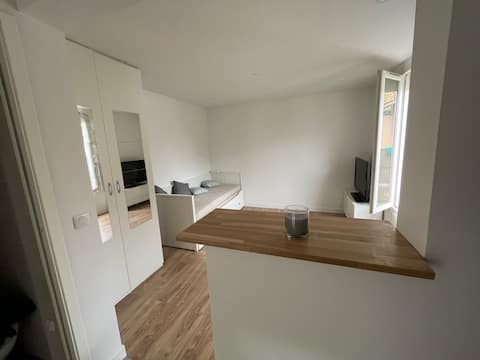 Studio with private garden near Paris and Disney