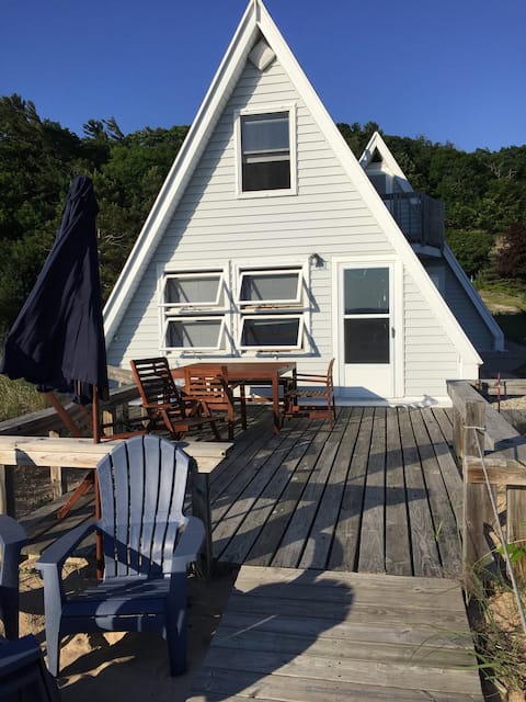 Cozy Cottage On Lake Michigan Shore