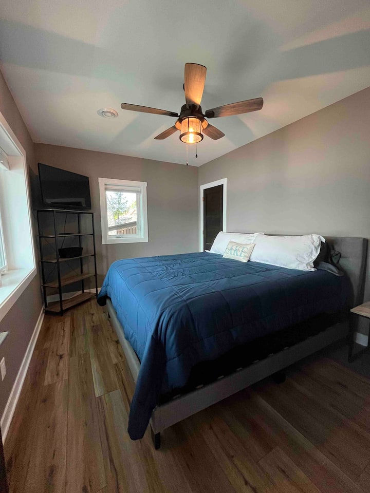 lower level king room with a gorgeous view and closet