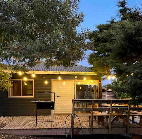 Popular Airbnb listing: Cabañita del Aromo, Tunquen. in Casablanca