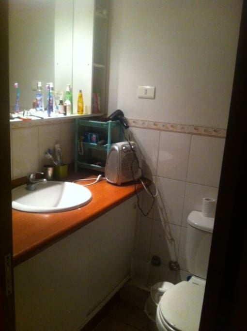 baño con tina, compartido