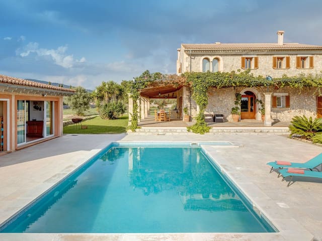 Villa with pool Ses Quelites