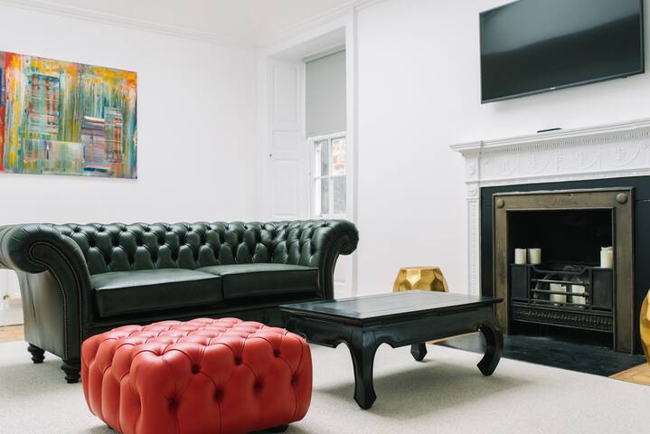 Amazing Georgian Penthouse in City Centre gallery image 3