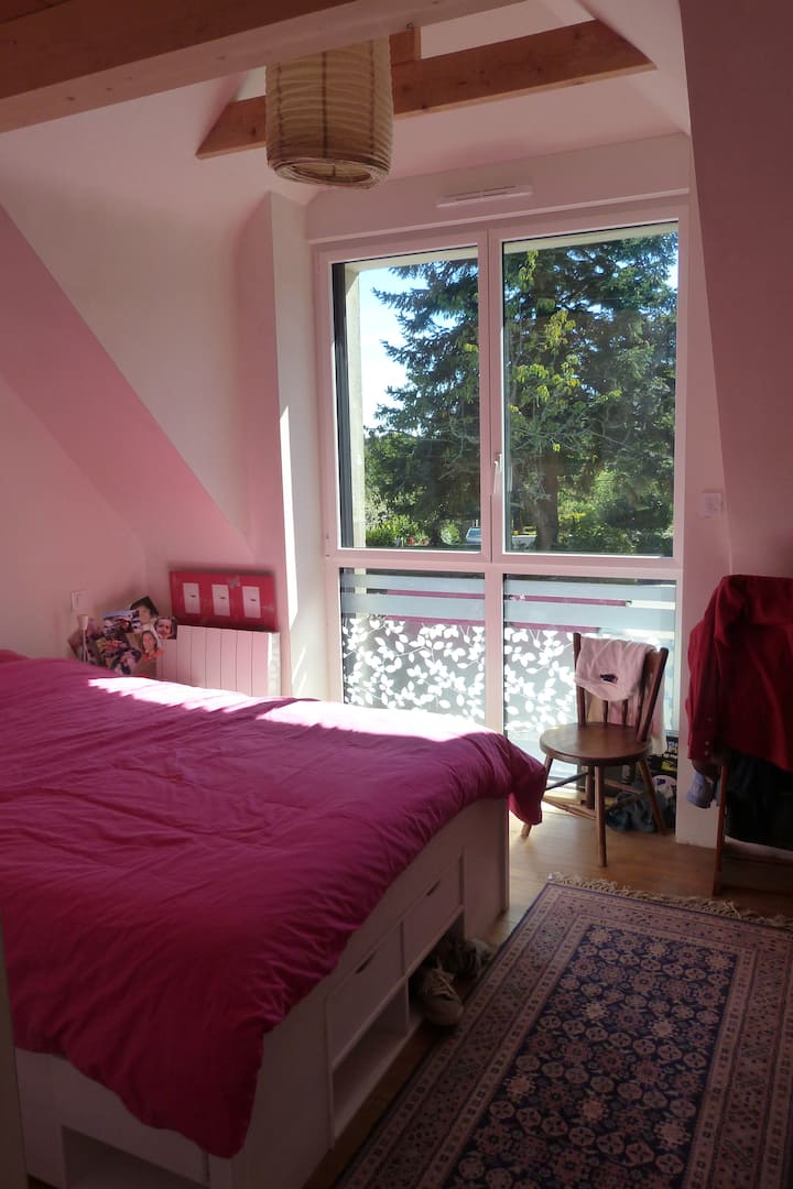 Chumba cha bongo, kitanda 190 x 190 na mezzanine