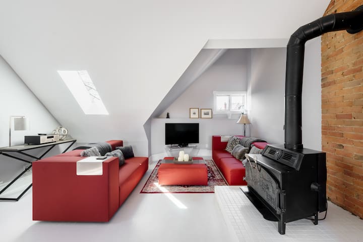 The Peony Loft – a Modern Take on the Victorian