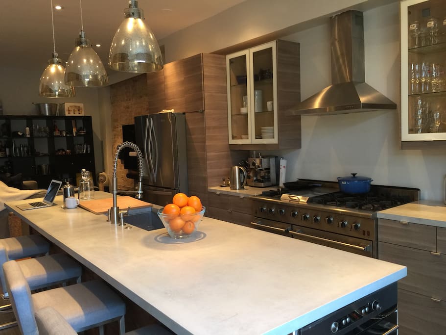 Gourmet kitchen with island