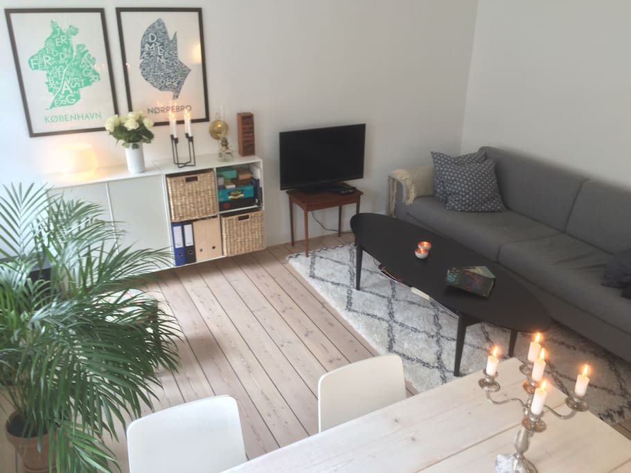 Living room including hygge, lots of light, TV, Stereo and WiFi