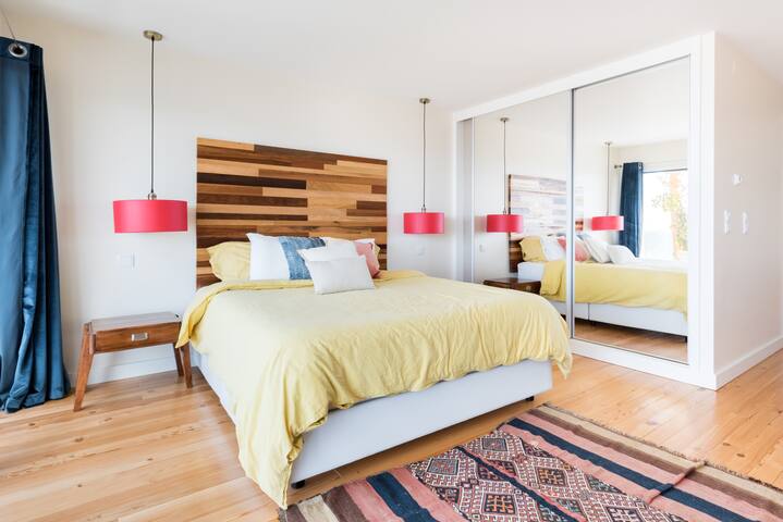 Spacious, Updated Home with Breathtaking Ericeira Sea Views gallery image 3