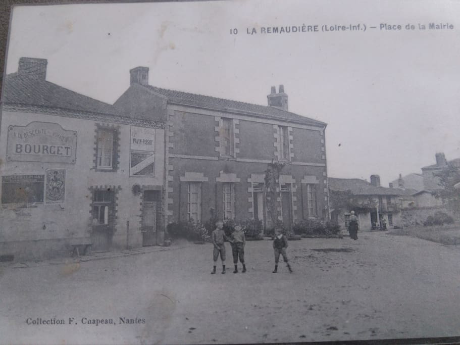 HIER ( 1908/1912) .. la maison est à gauche....