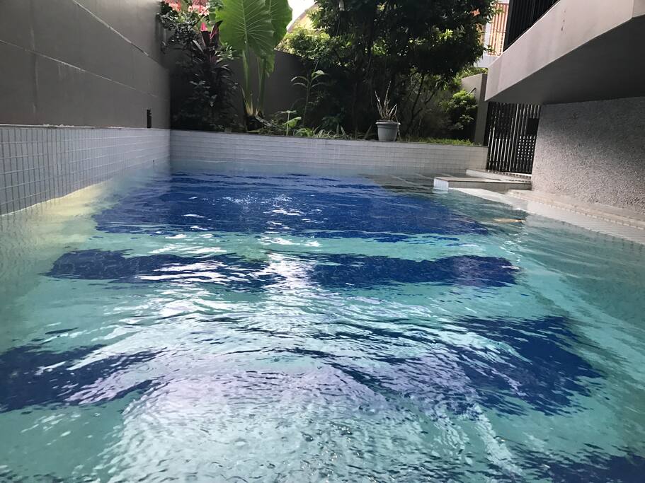 1/4 lap pool