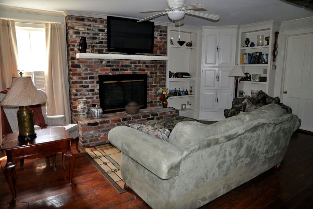Relaxing fireplace to read and enjoy your morning coffee.