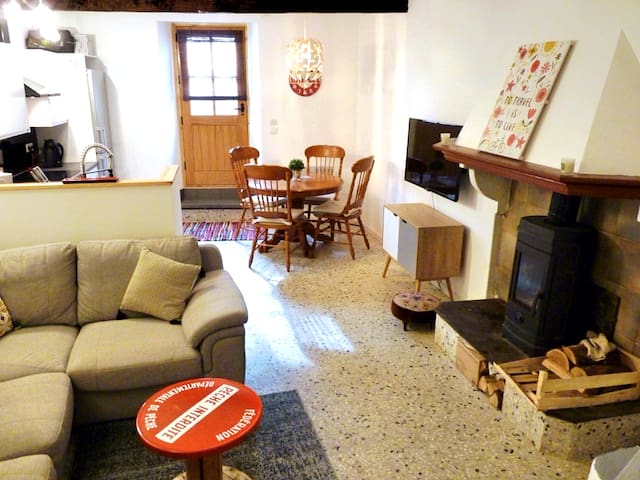 Airbnb Villeneuve Les Corbieres Vacation Rentals Places To