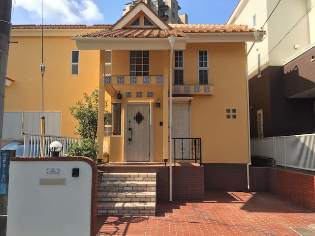 Sparrow House. Sparrow House