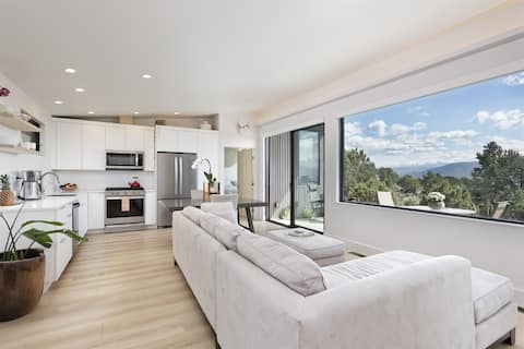 Twin Peaks Modern Sanctuary | Hot Tub, 180° Views