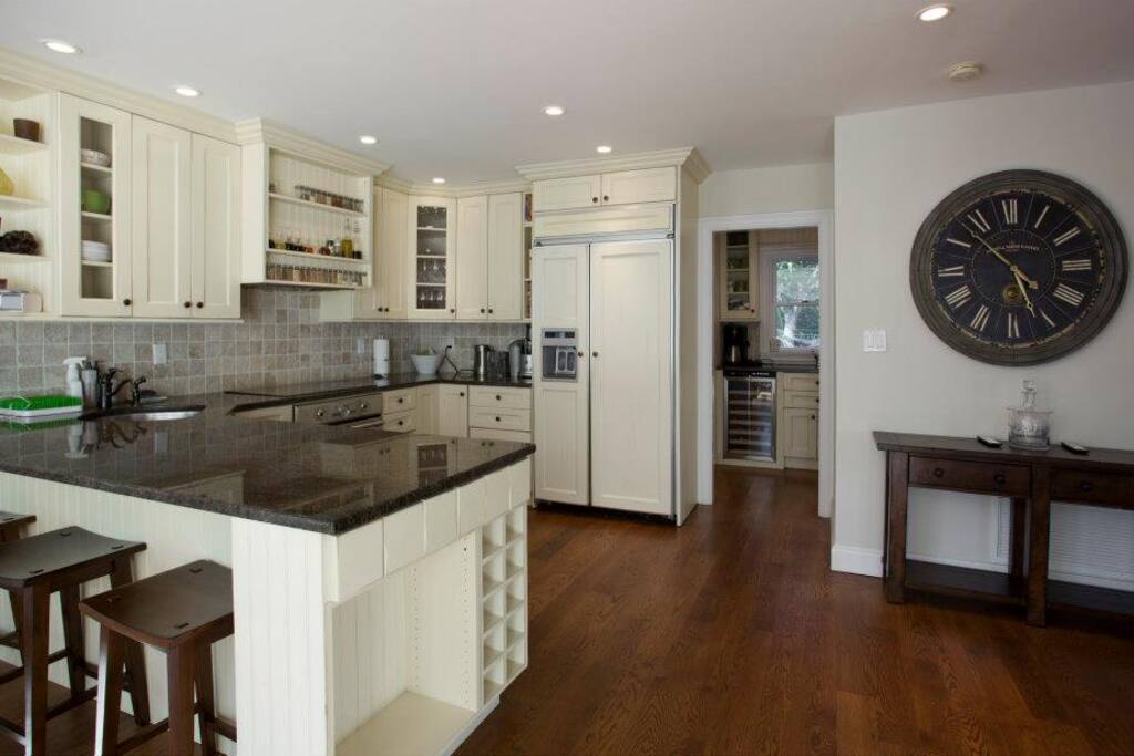 kitchen w/ butlers kitchen