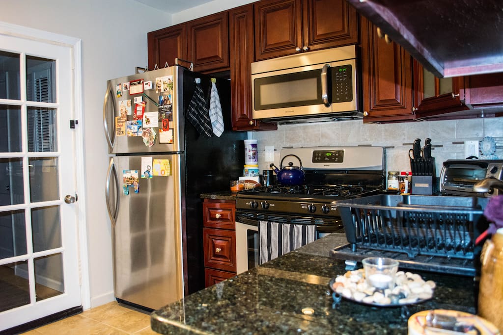Fully equipped gourmet kitchen