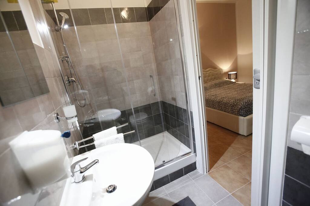 central appartment romantic double room bathroom inside