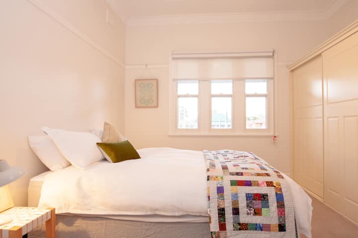 Საძინებელი 2 - Queen Bed