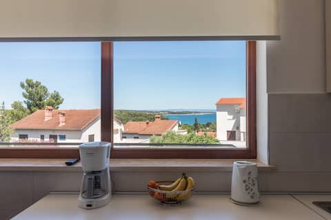 Top Airbnb: Spacious new 2 BR apartment w/sea view and garden in Općina Medulin