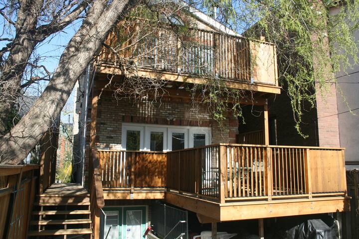 Stunning 4 Bedroom Home in Trendy Cabbagetown gallery image 3