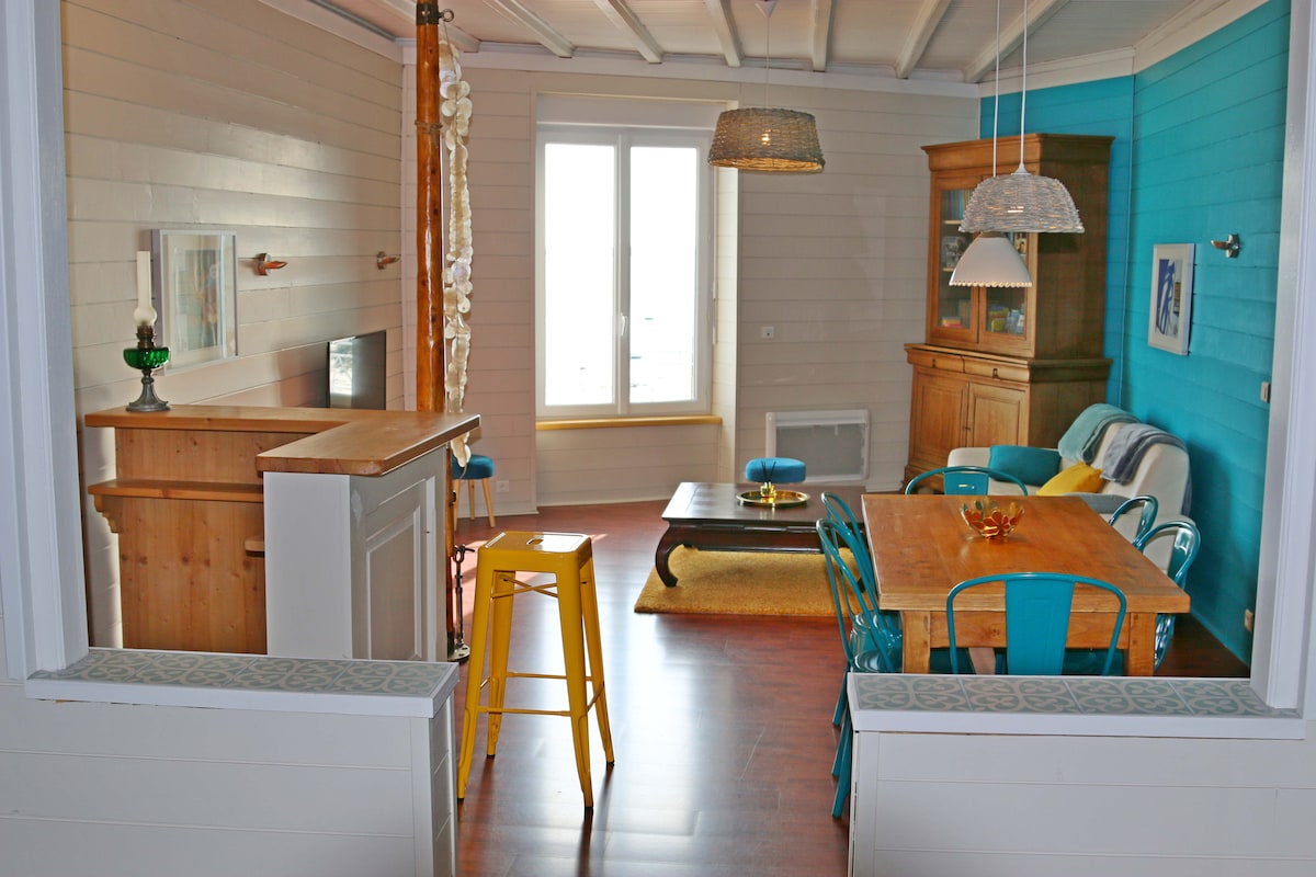 Annonce Airbnb populaire: Large Apartment, Port La Houle, Sea View, WIFI à Cancale
